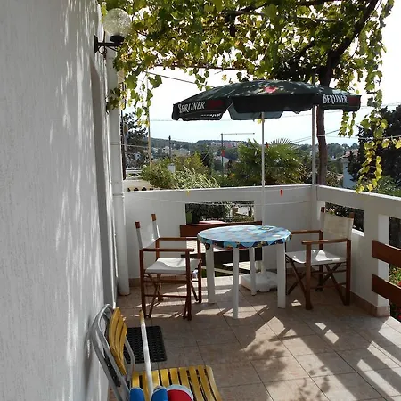 U Kapetana Apartment Punat